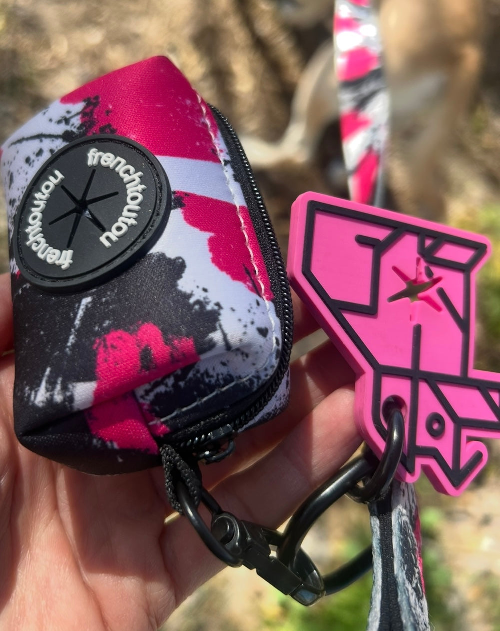 Dispensador de bolsas para excrementos – Práctico y compacto | FRENCHTOUTOU 