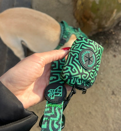 Dispensador de bolsas para excrementos – Práctico y compacto | FRENCHTOUTOU 