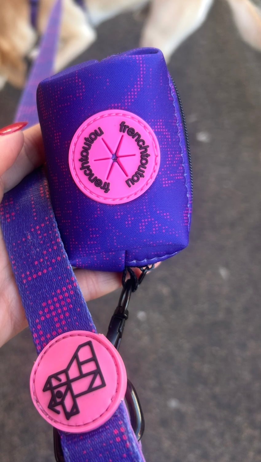 Dispensador de bolsas para excrementos – Práctico y compacto | FRENCHTOUTOU 