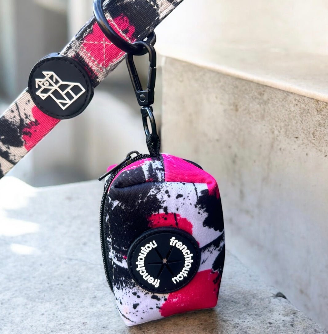 Distributeur de sacs à déjections – Pratique et compact | FRENCHTOUTOU - FRENCHTOUTOU®