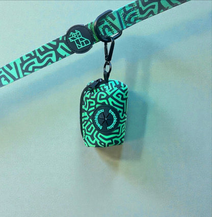 Distributeur de sacs à déjections – Pratique et compact | FRENCHTOUTOU - FRENCHTOUTOU®