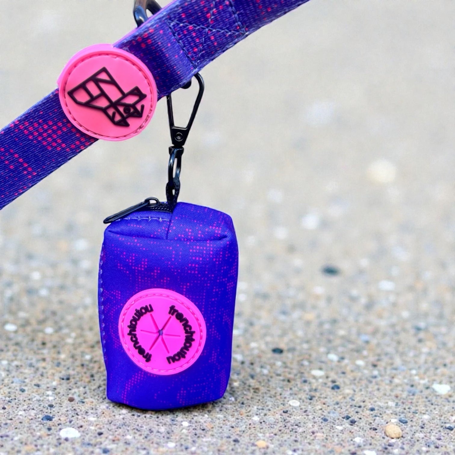 Distributeur de sacs à déjections – Pratique et compact | FRENCHTOUTOU - FRENCHTOUTOU®